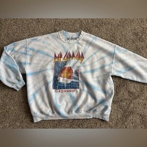 Urban outfitters def lepard sweatshirt L/XL tiny spot on collar